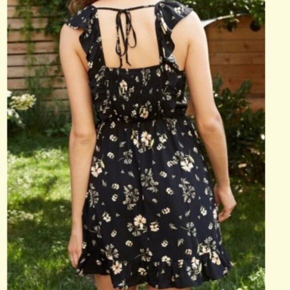 Wild Fable Black Floral Apron Ruffle Dress Medium NWT - Picture 4 of 7